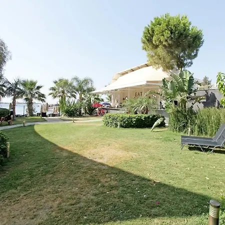 Apartament Sea Front With Sandy Private Jetty