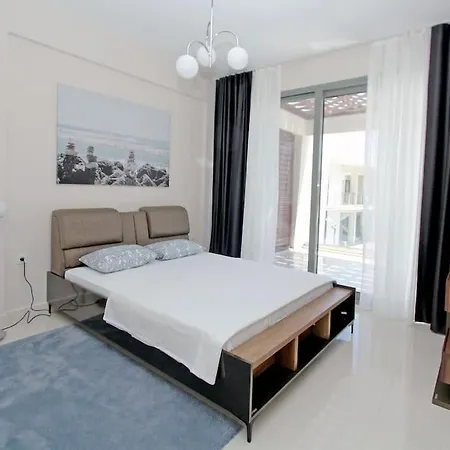 公寓 Sea Front With Sandy Private Jetty 博德鲁姆
